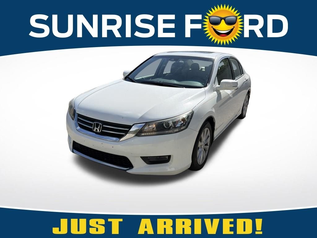 Used 2014 White Honda EX-L image 1