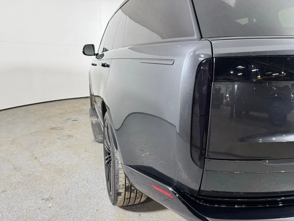 Used 2024 Carpathian Gray Premium Metallic Land Rover Autobiography image 8