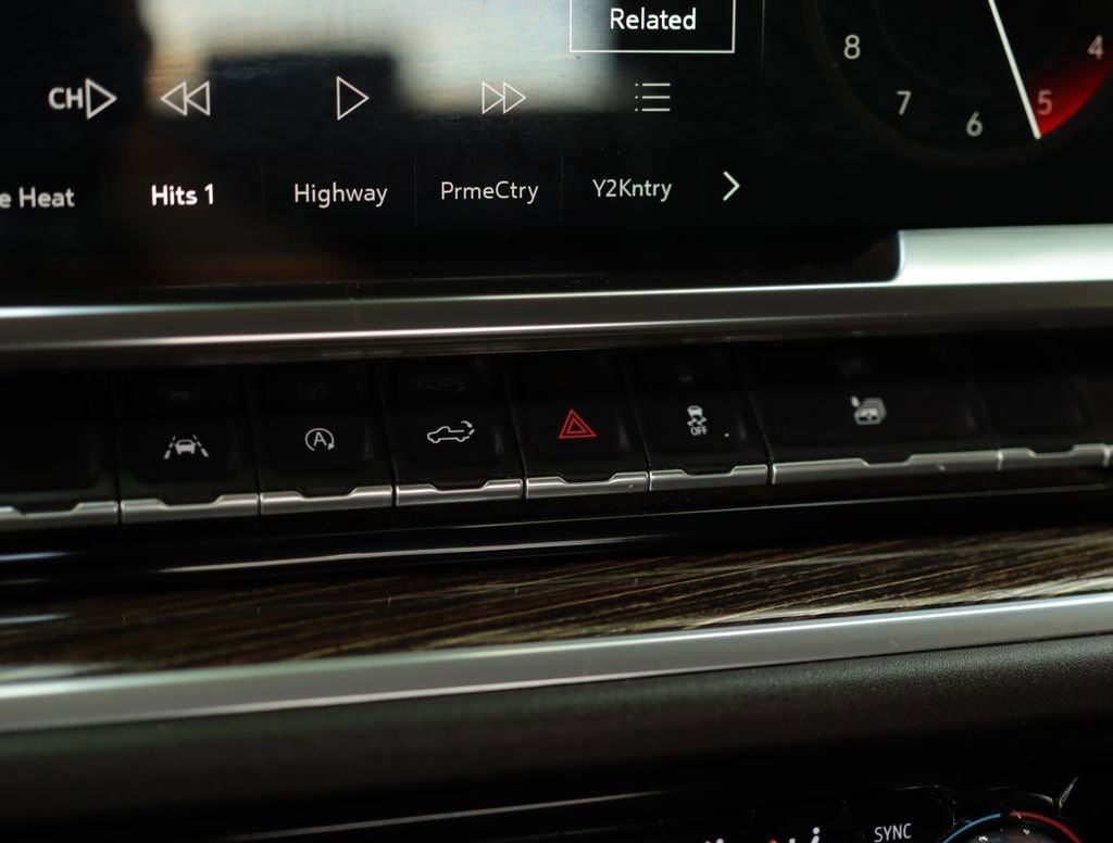Used 2022 Quicksilver Metallic GMC Elevation image 18