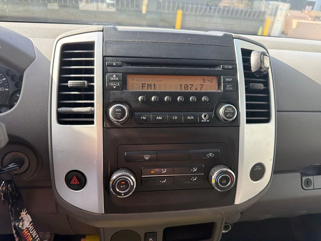 Used 2015 White Nissan S image 16