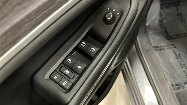 Used 2023 Gray Metallic Jeep Limited image 21