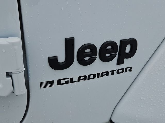 New 2026 Bright White Clear-Coat Exterior Paint Jeep Sport S image 24
