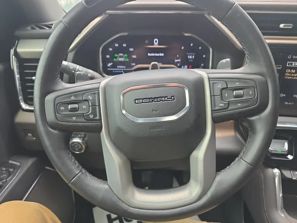 Used 2025 White Frost Tricoat GMC Denali image 20