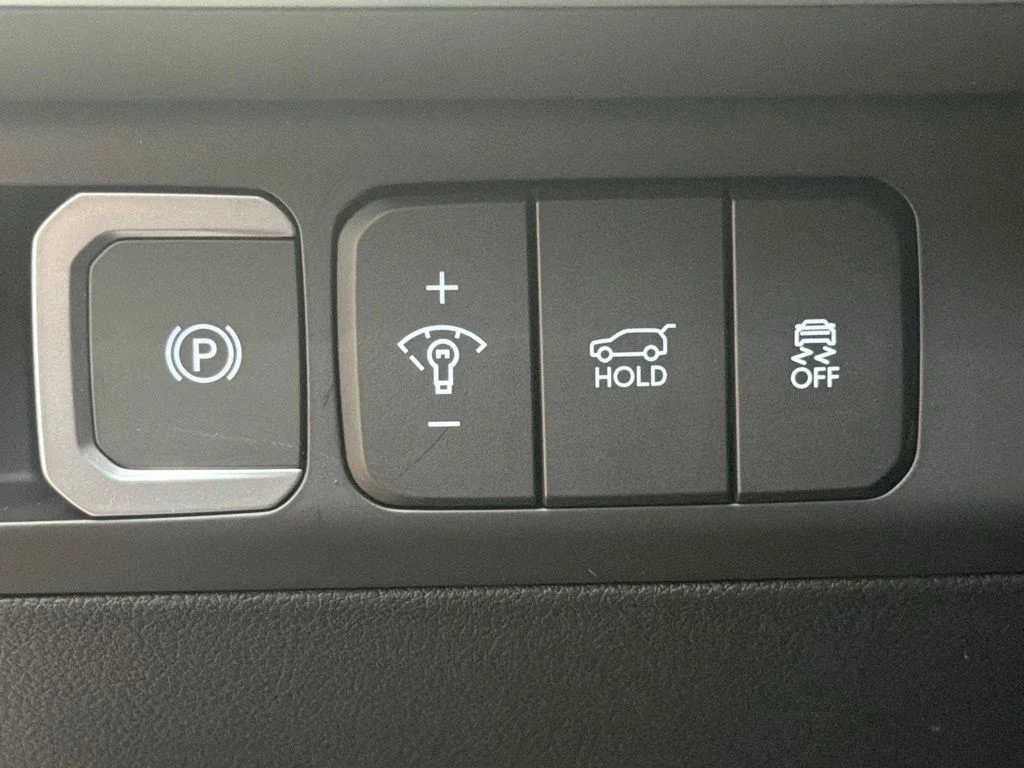 New 2027 Serenity White Hyundai SE image 23