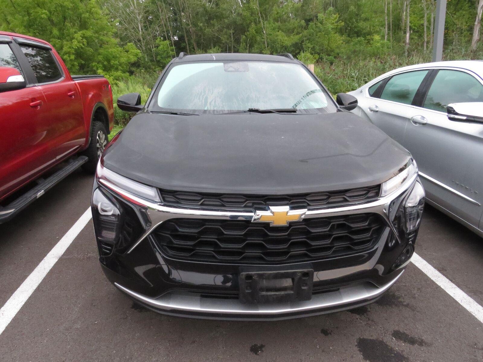 Used 2024 MOSAIC BLACK METALLIC CHEVROLET TRUCK  image 4