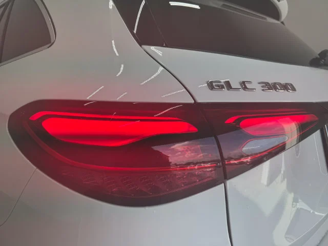 New 2026 Polar White Mercedes-Benz GLC 300 image 34