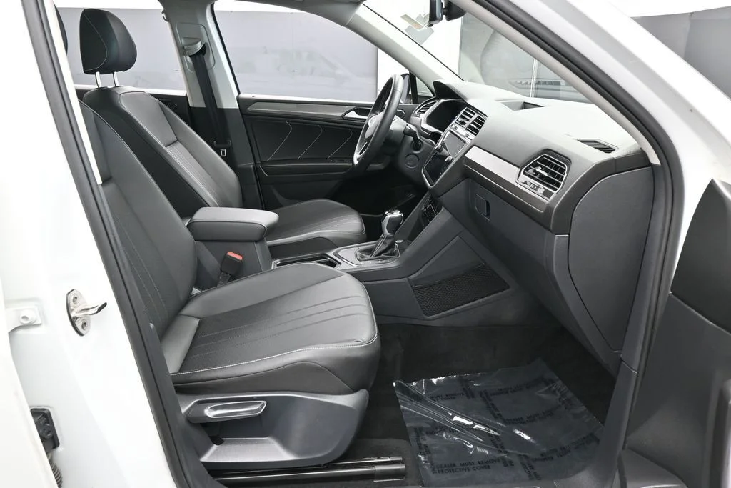 Used 2023 White Volkswagen 2.0T SE image 43