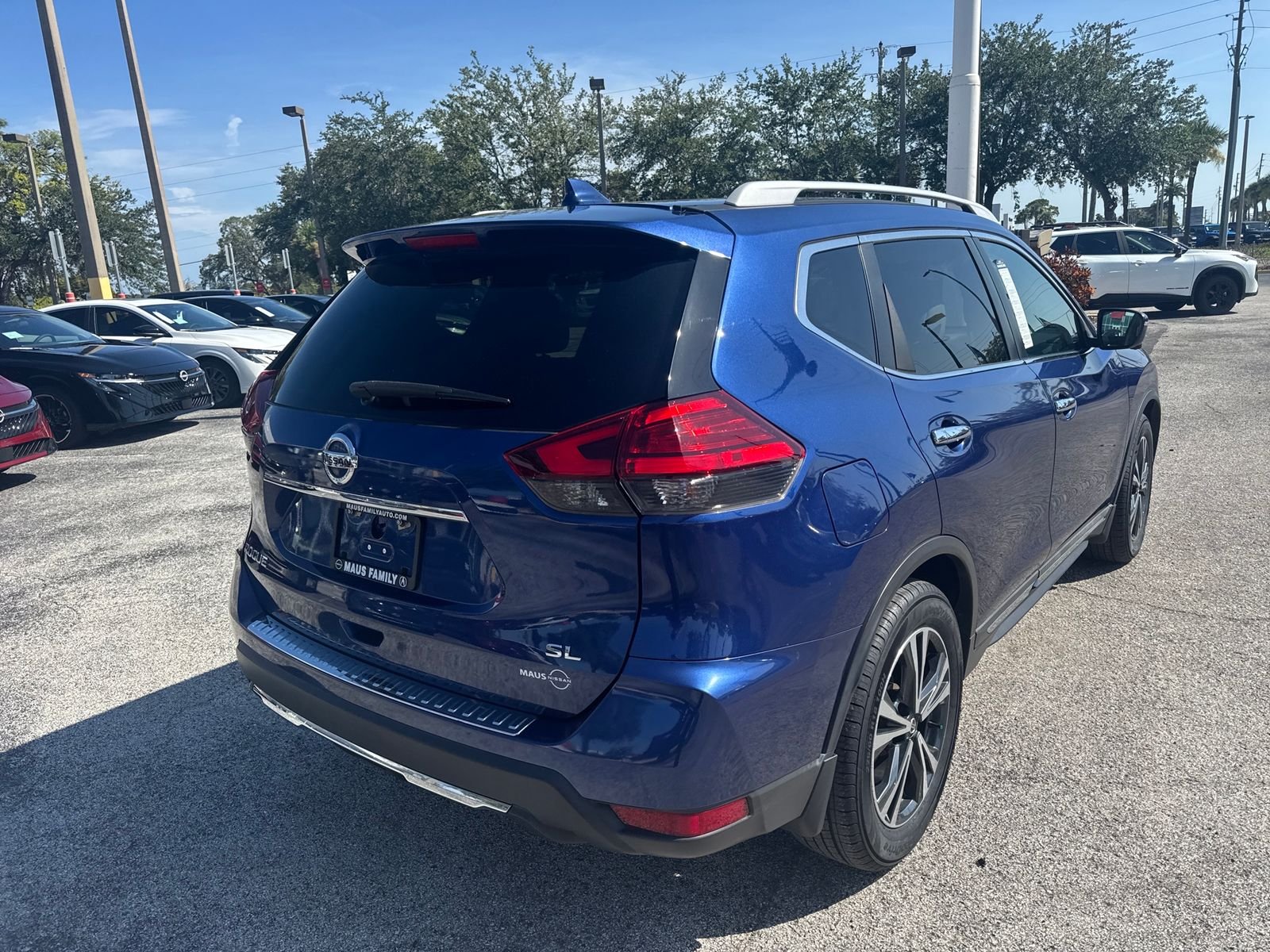 Used 2017 Blue Nissan SL image 13