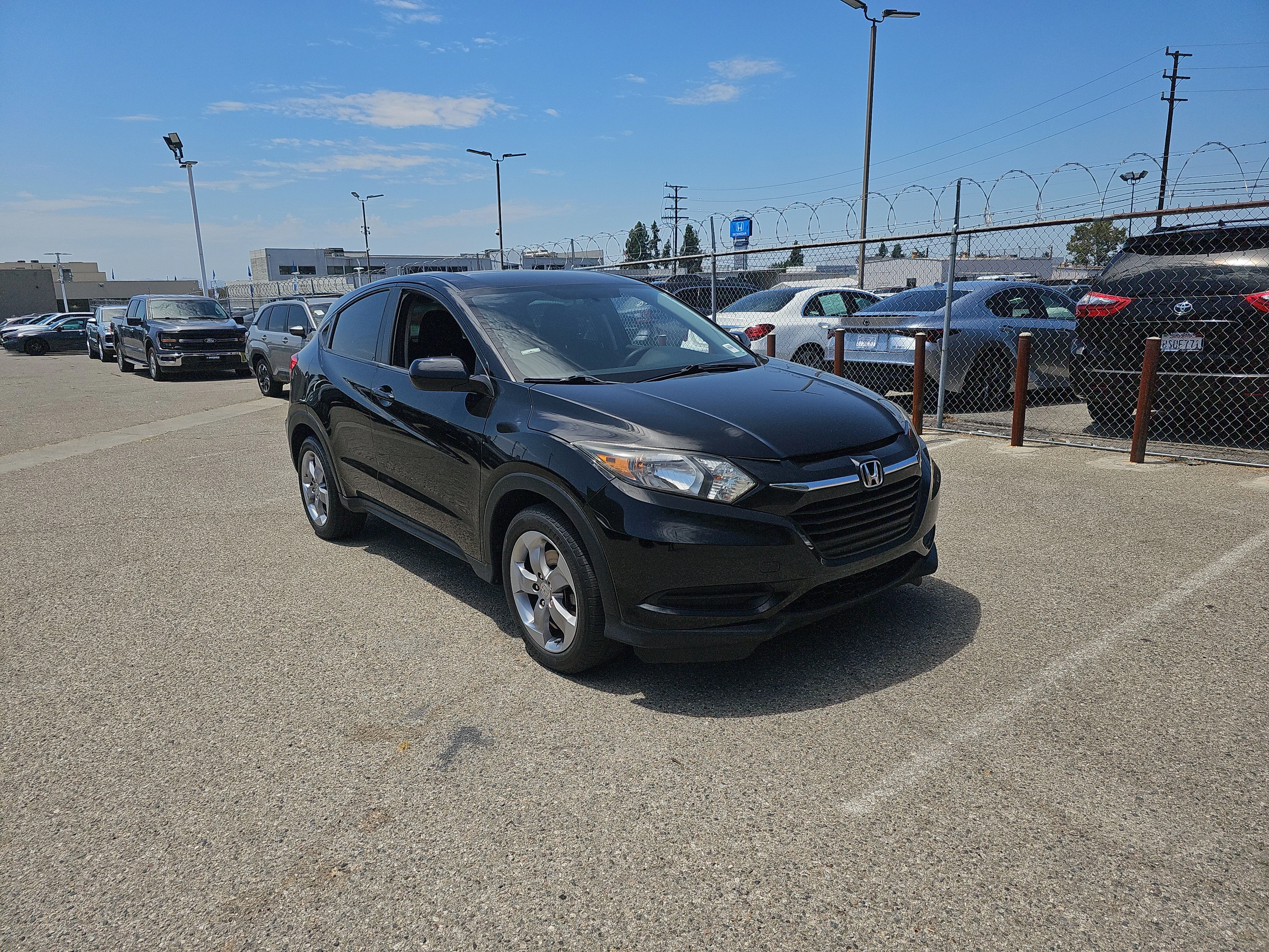 Used 2018  Honda LX image 2