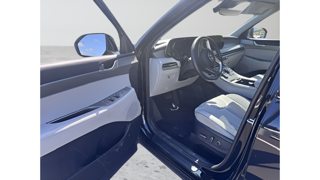 Used 2025 Black Hyundai SEL image 11