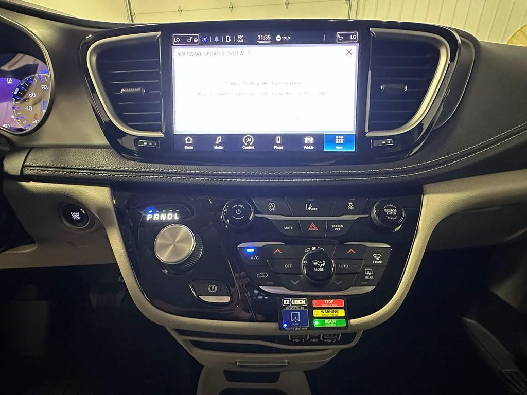2022 Chrysler Pacifica Touring L - Photo 34