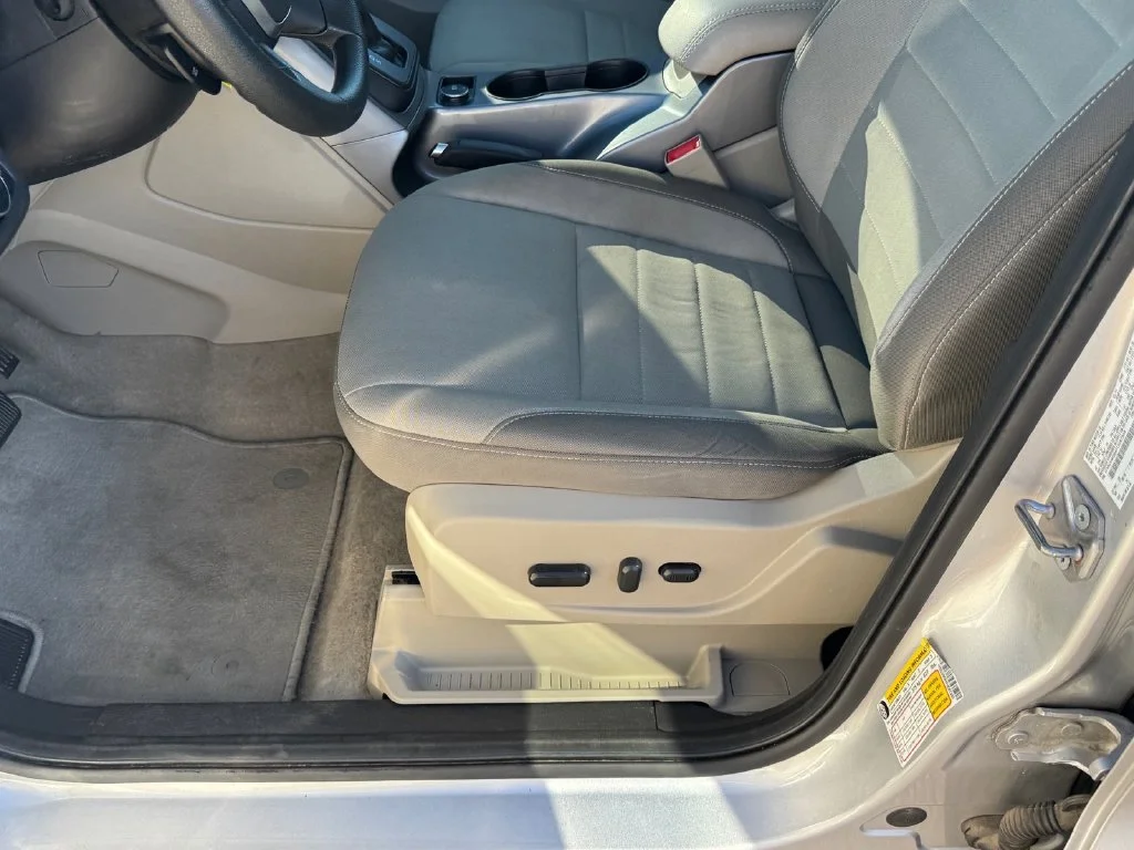 Used 2015 Silver Ford SE image 6