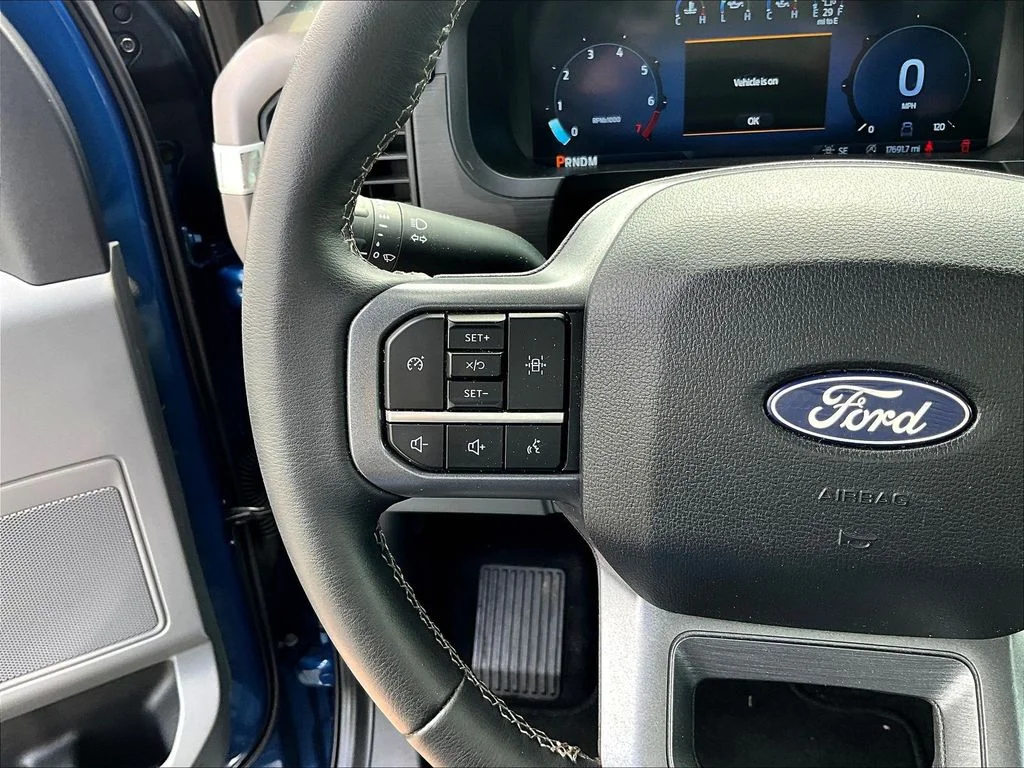 Used 2025 Blue Ford XLT image 12