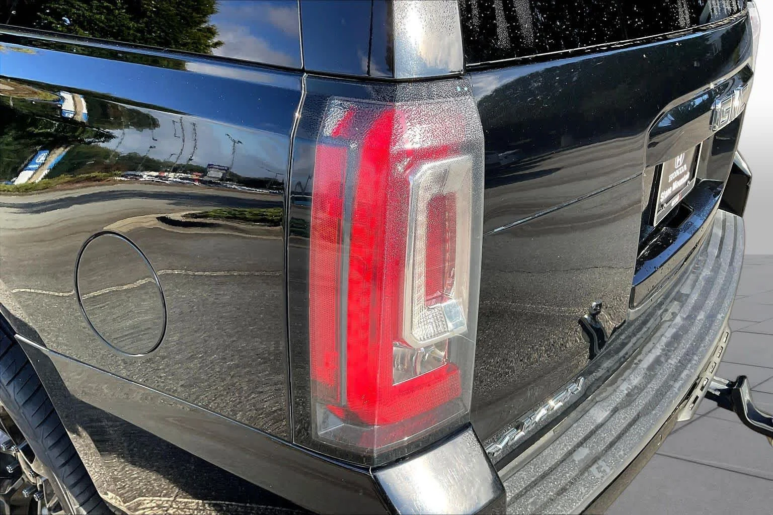 Used 2018 Onyx Black GMC SLE image 26