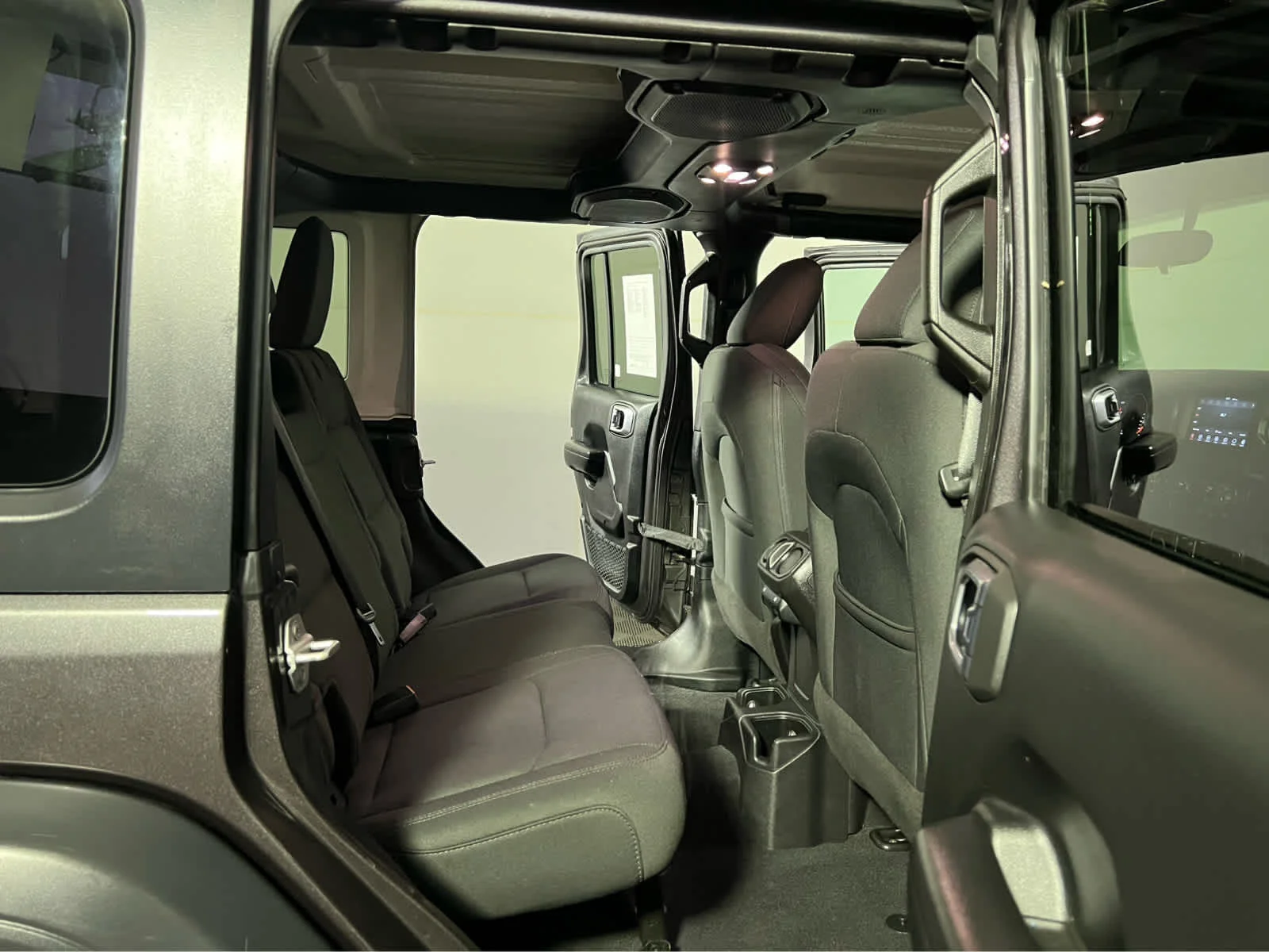 Used 2019 Granite Crystal Metallic Clearcoat Jeep Sport S image 26