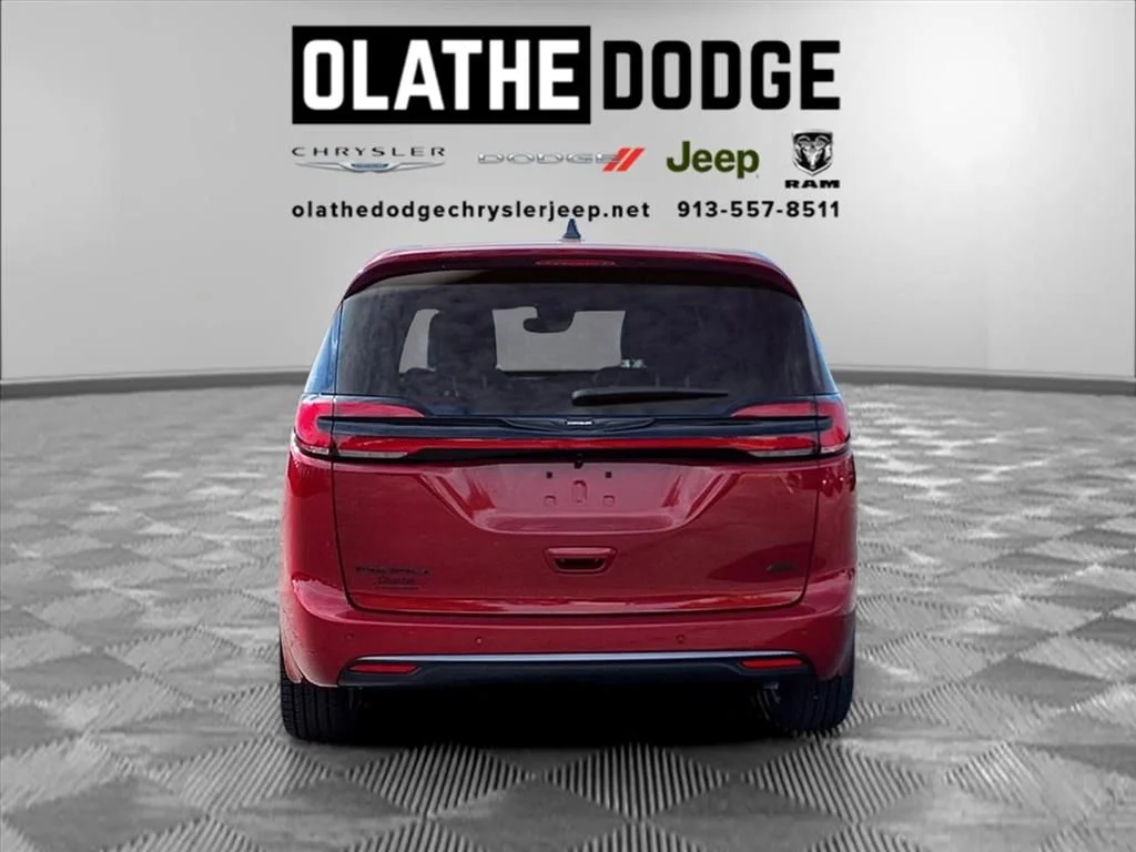New 2026 Red Hot Pearl-Coat Exterior Paint Chrysler Select image 26