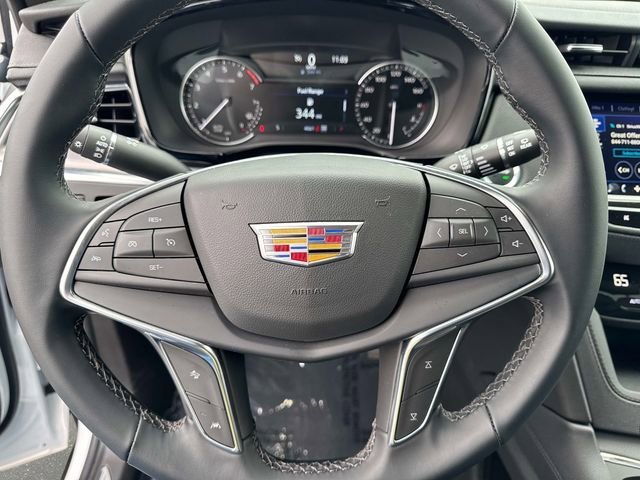 New 2025 Crystal White Tricoat Cadillac Luxury image 24