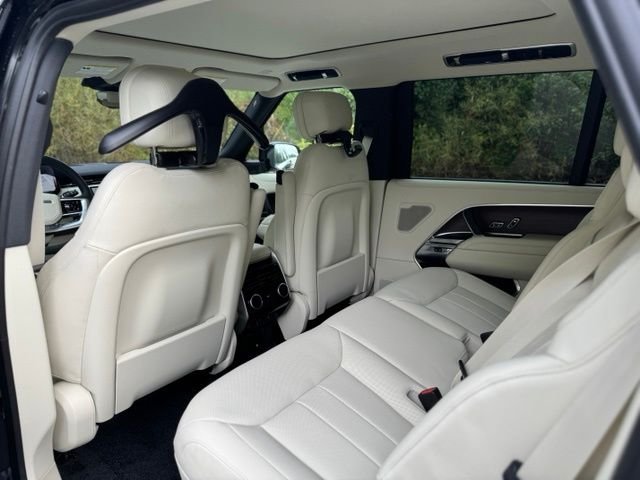 New 2027 Santorini Black Land Rover SE image 12