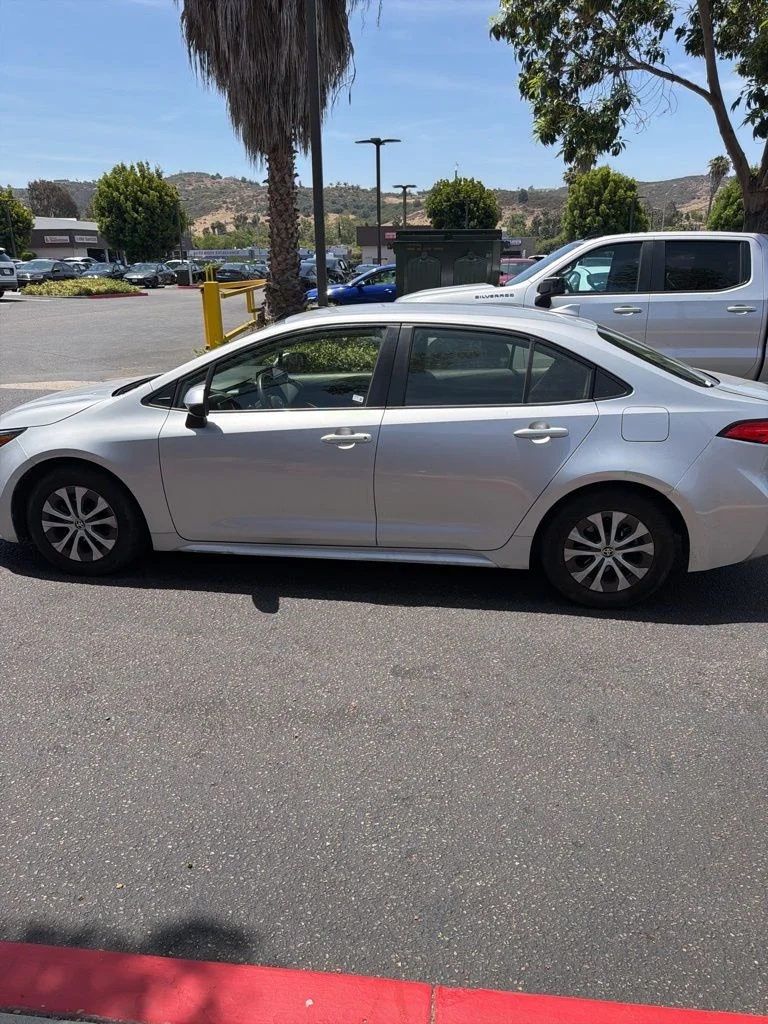 Used 2022 Silver Toyota LE image 6