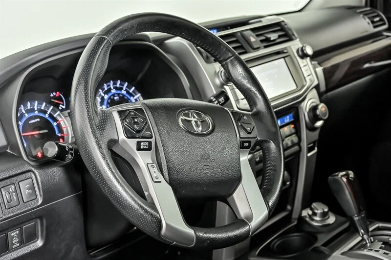 Used 2018 Blizzard Pearl Toyota Limited image 20