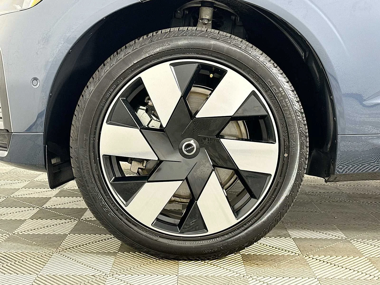 2025 Volvo XC60 Plus - Photo 29