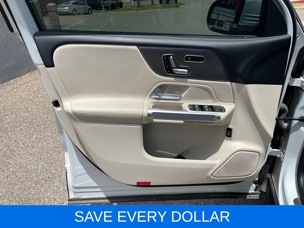 Used 2020  Mercedes-Benz GLB 250 image 12