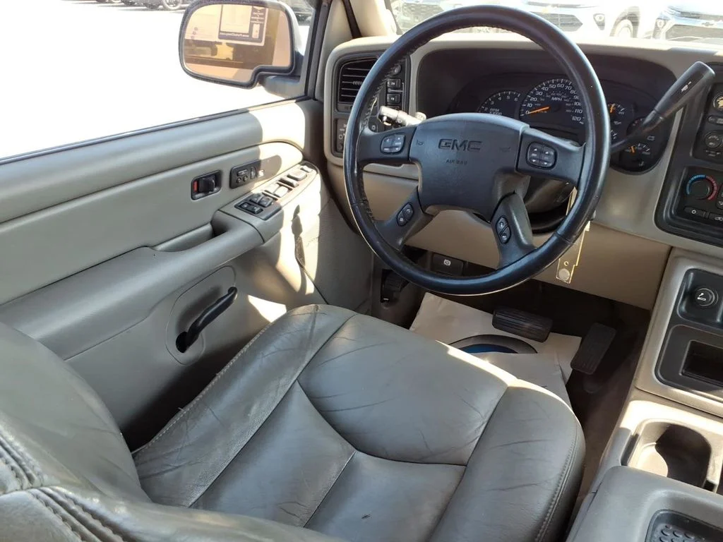 Used 2005 Silver GMC SLT image 25