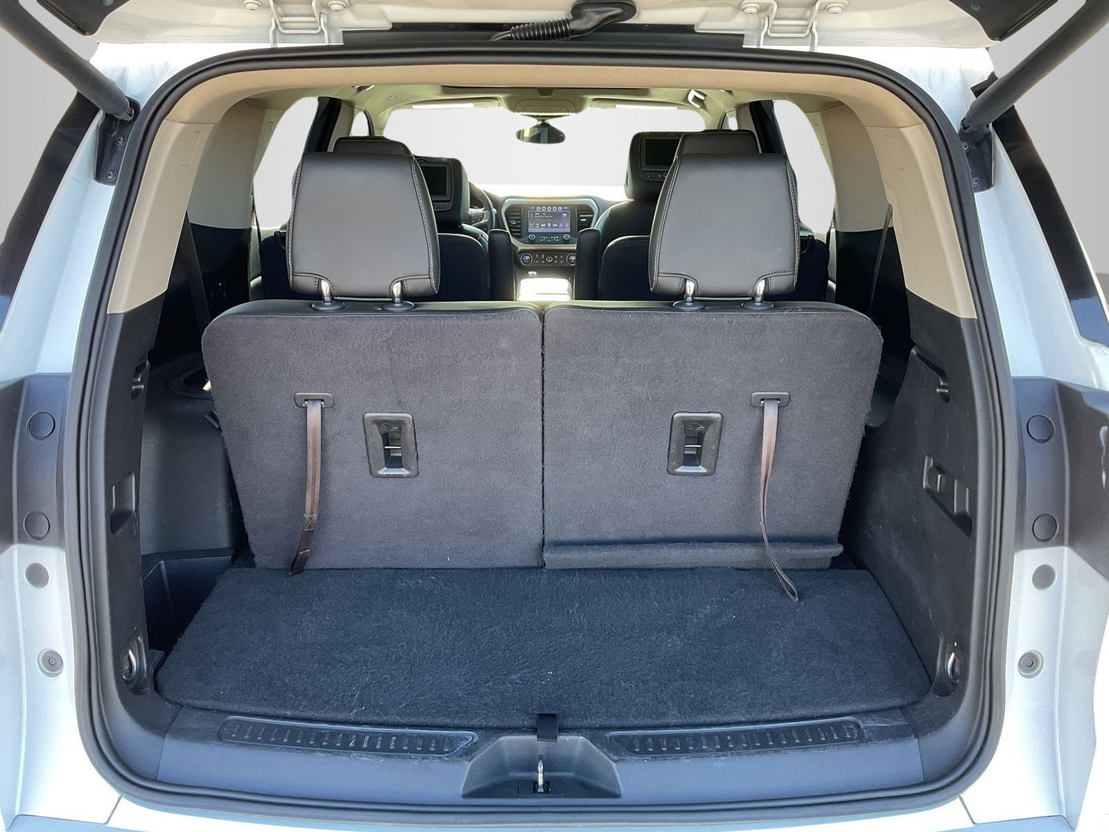 Used 2017 White Frost Tricoat GMC Denali image 9