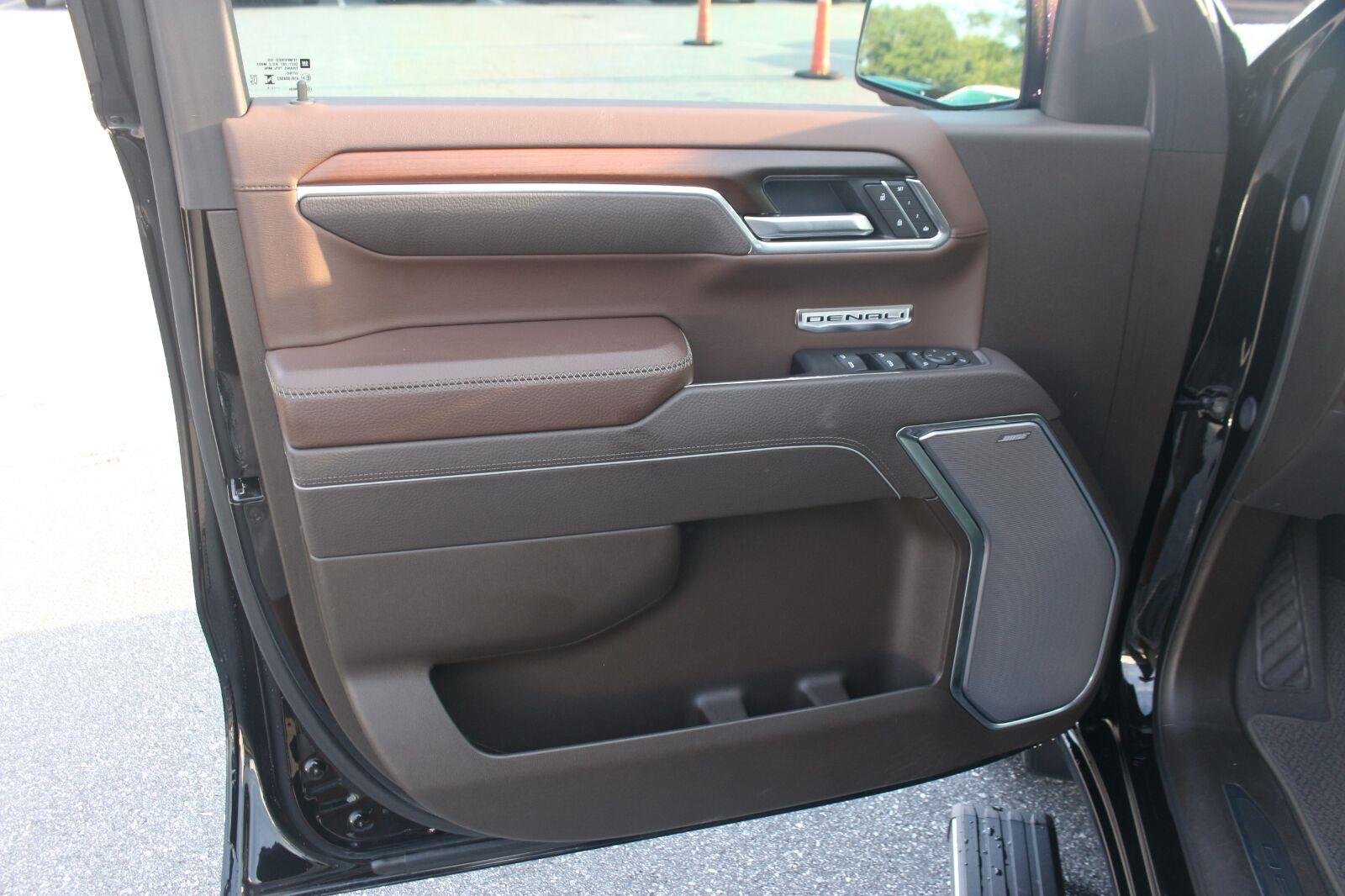 Used 2025 Onyx Black GMC Denali image 11