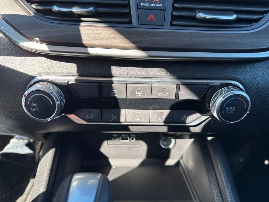 Used 2025 White Nissan SV image 21