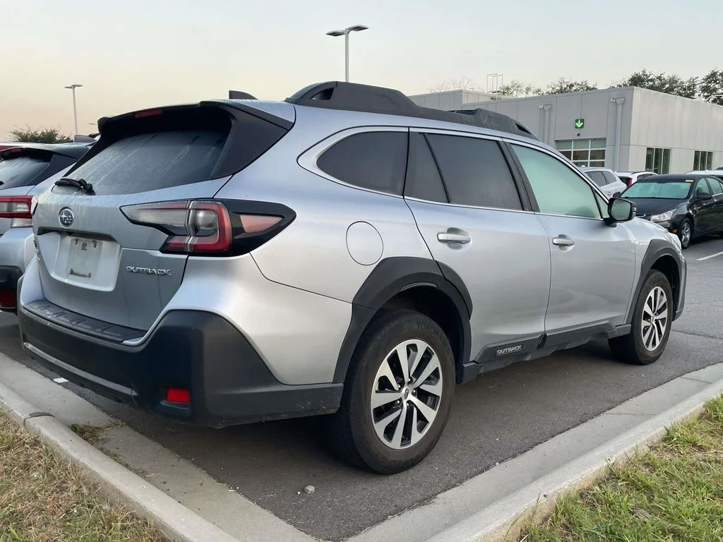 Used 2025 Ice Silver Metallic Subaru Premium image 4