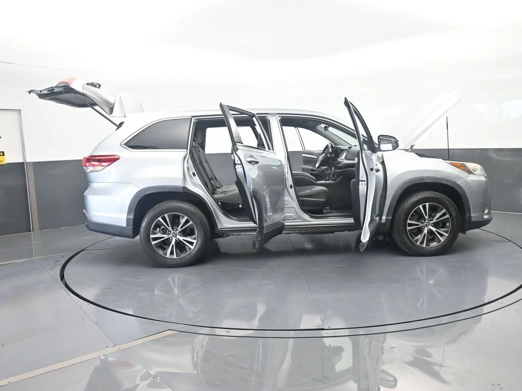 Used 2019 Celestial Silver Metallic Toyota LE image 69