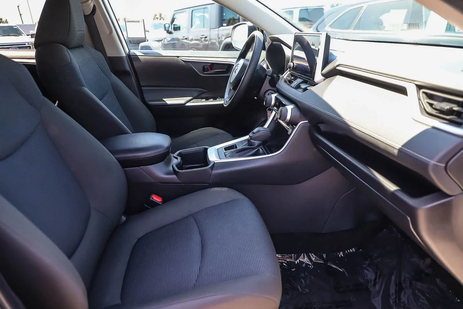 2024 Toyota RAV4 LE - Photo 17