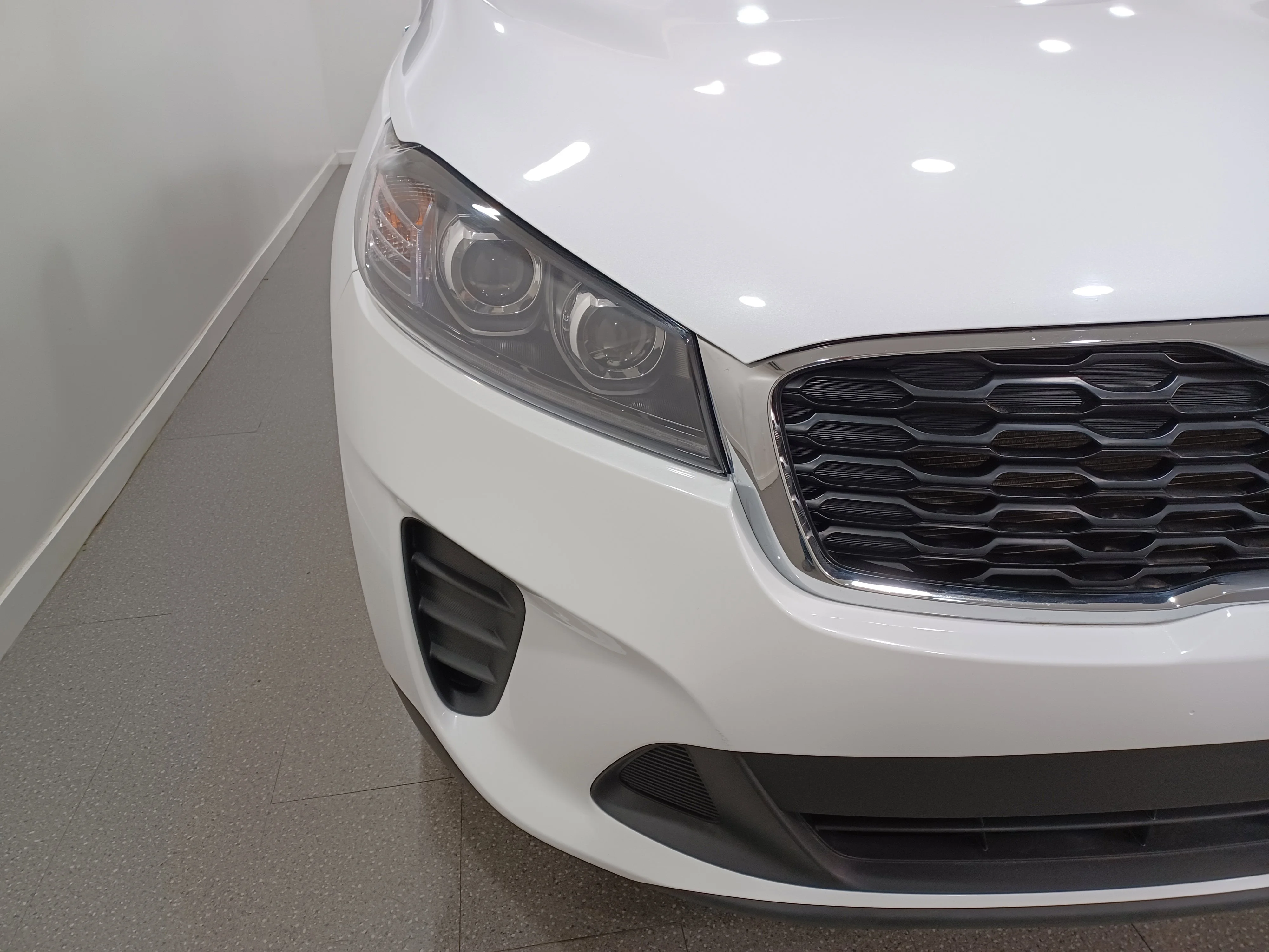 Certified Used 2020 Snow White Pearl Kia LX AWD*7 Pass | Snow White Pearl | Remote Start | Htd Seats | Park Assist | Apple CarPlay | Tow Pkg image 4
