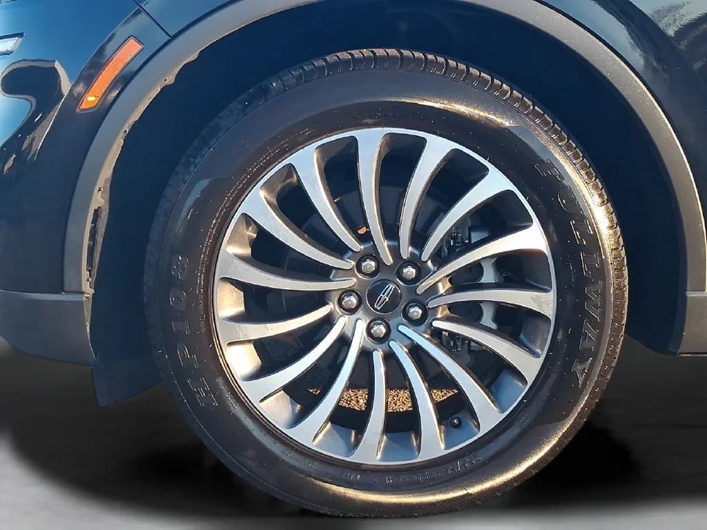 Used 2021 Black Lincoln Reserve image 36