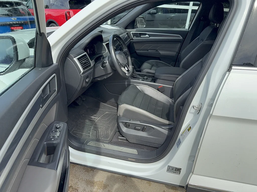 Used 2021 Pure White Volkswagen V6 SEL Premium 4Motion image 5