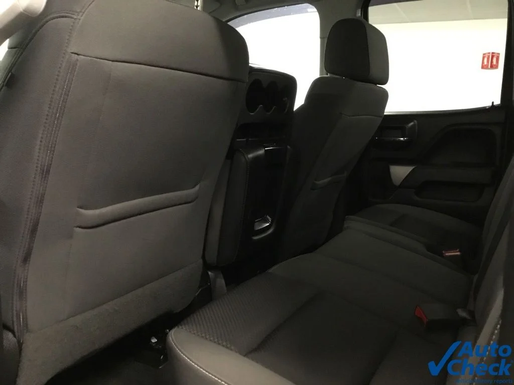 Used 2018 Silver Chevrolet LT image 33