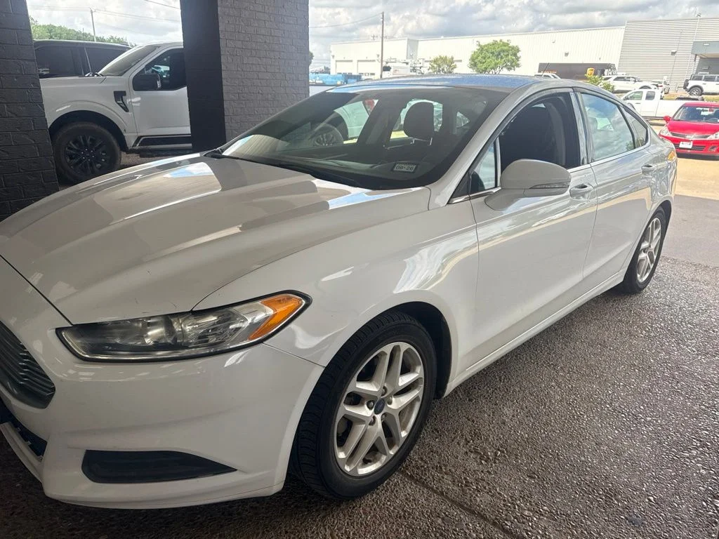 Used 2014 White Ford SE image 1