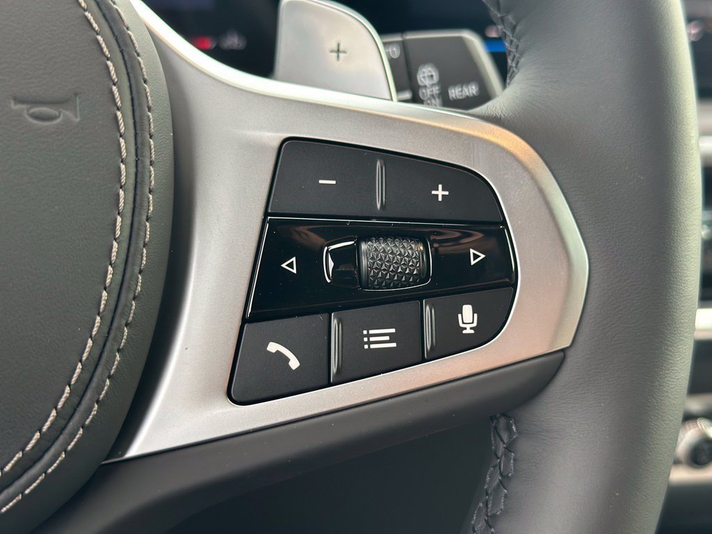 New 2026 Carbon Black Metallic BMW xDrive40i image 30