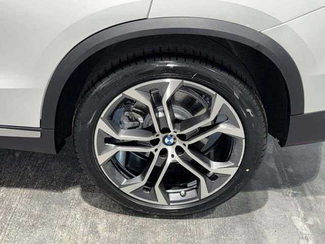 New 2026 Mineral White Metallic BMW xDrive40i image 25