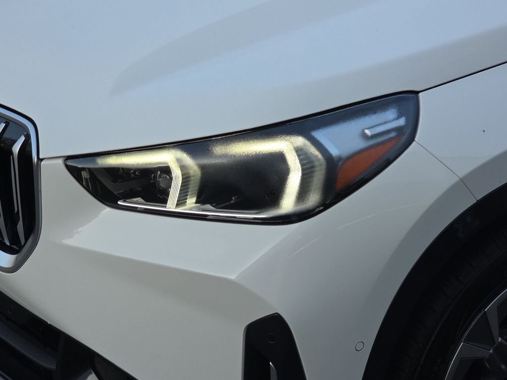 Used 2024 White BMW xDrive28i image 31