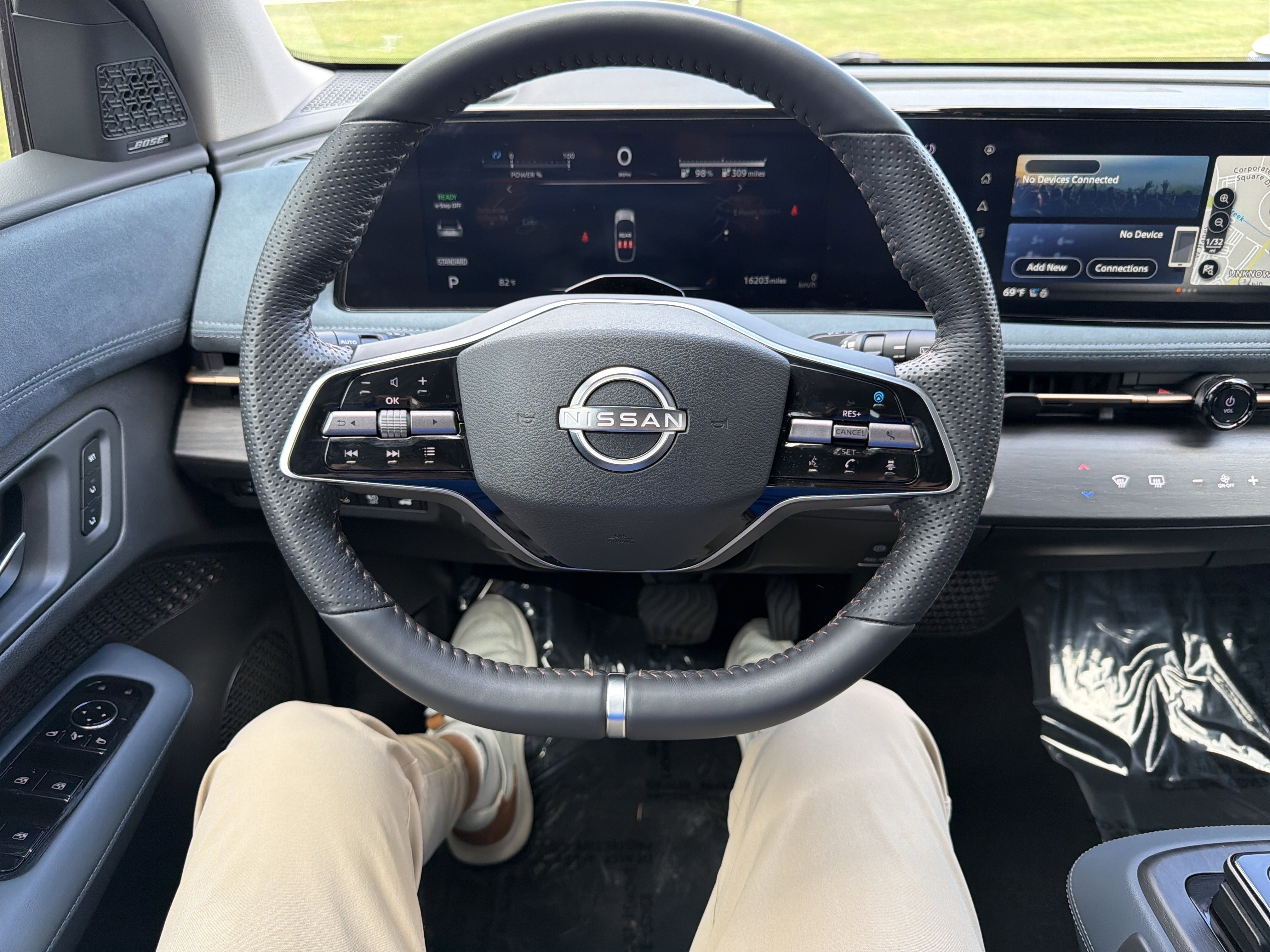 Used 2023  Nissan  image 13