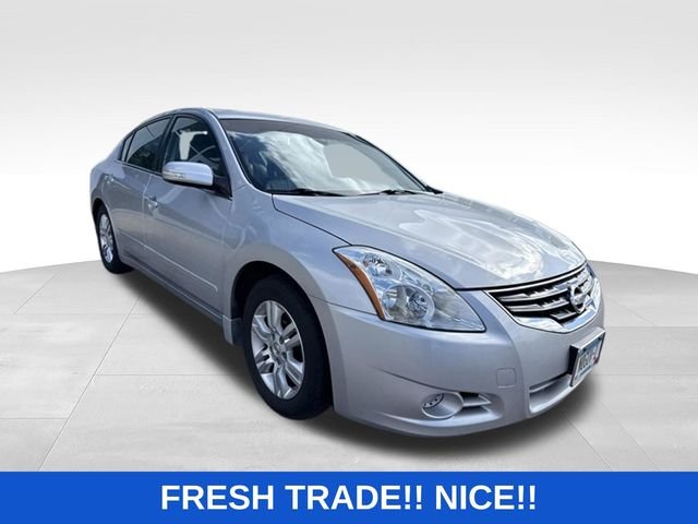Used 2011 Silver Nissan 2.5 SL image 2