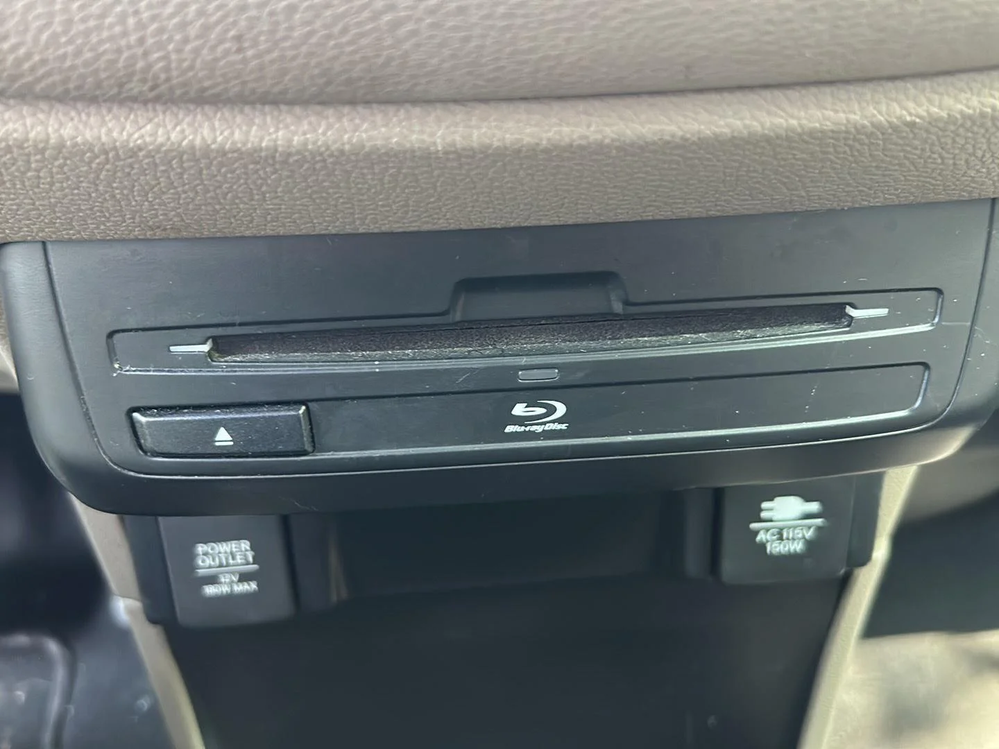 Used 2019 White Diamond Pearl Honda Touring image 9