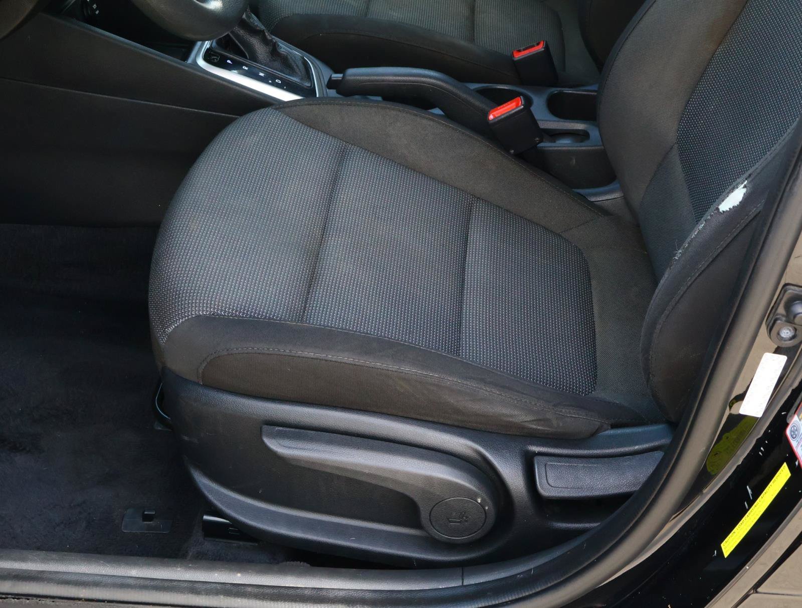 Used 2022 Absolute Black Hyundai SE image 12
