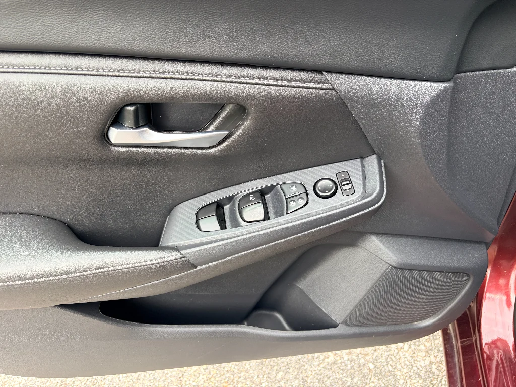Used 2024 Rosewood Metallic Nissan SV image 10