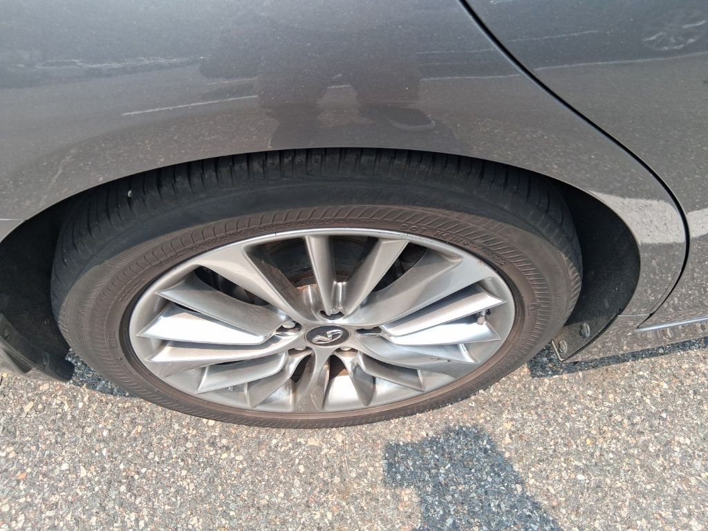 Used 2018 Gray INFINITI 3.0t LUXE image 4