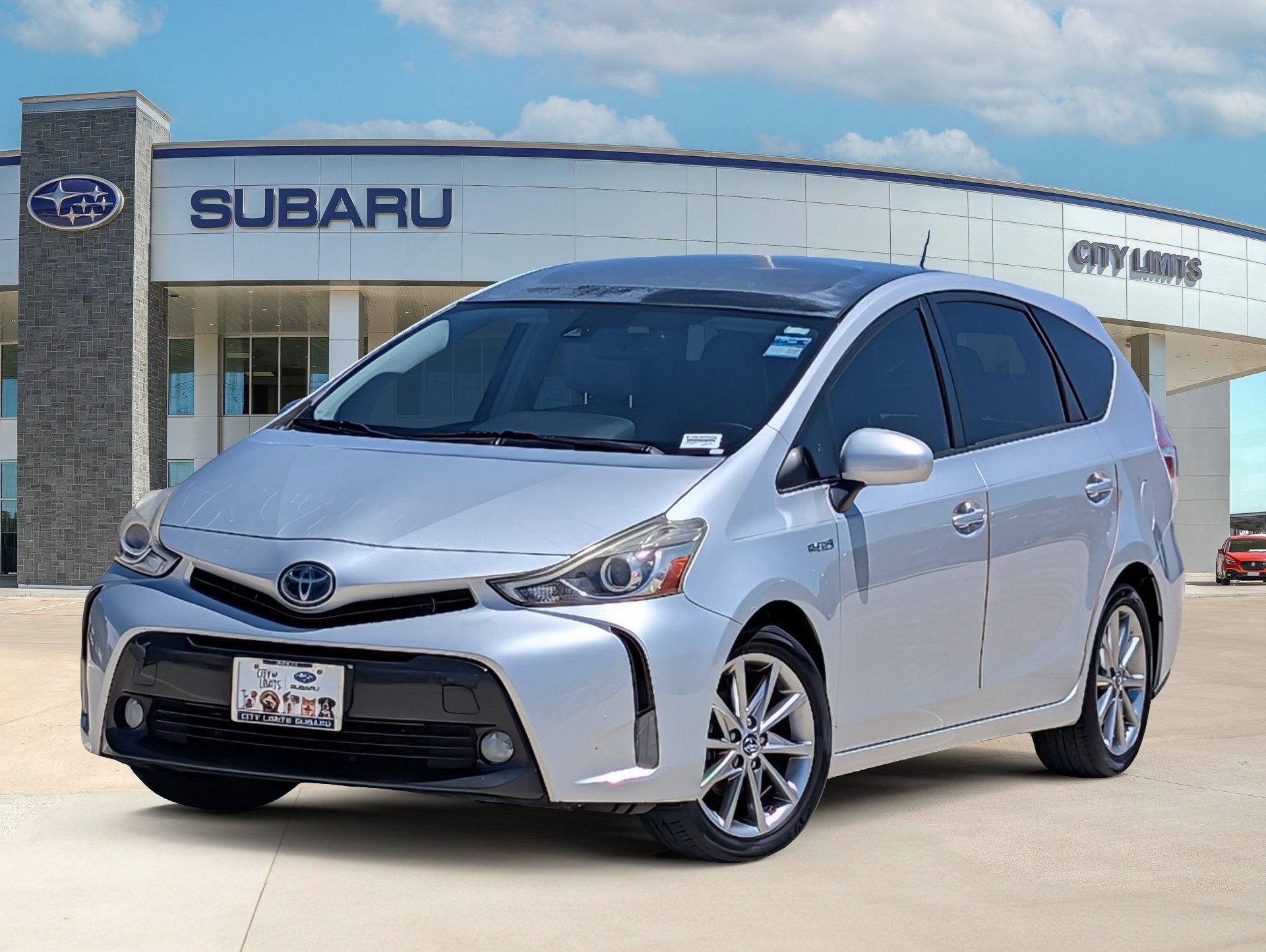 2015 Toyota Prius v Five's photo