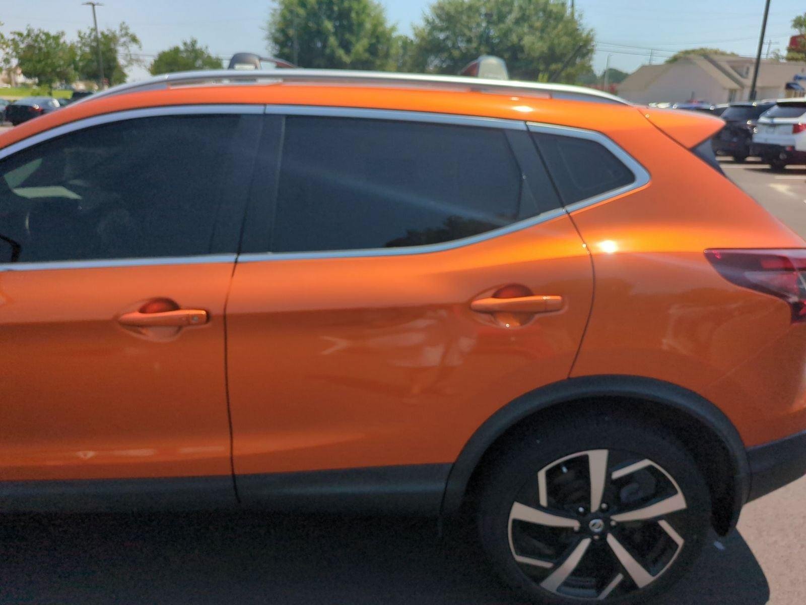 Used 2021 Monarch Orange Metallic Nissan SL image 32