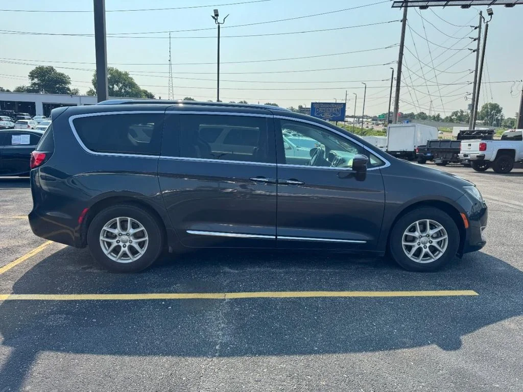 Used 2020 Jazz Blue Pearlcoat Chrysler Touring L image 4
